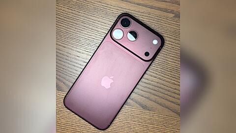 Das iPhone 18 Pro Max in der Farbe Burgunder.
