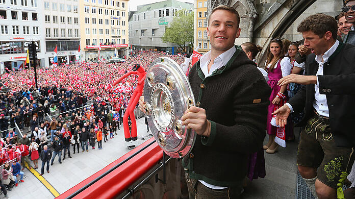 Aufgrund der Corona-Pandemie dürfen Manuel Neuer und Co. auch heuer wohl nicht auf dem Rathausbalkon feiern.