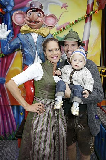 Doreen Dietel und Tobias Guttenberg mit ihrem gemeinsamen Sohn Marlow ( 16 Monate )