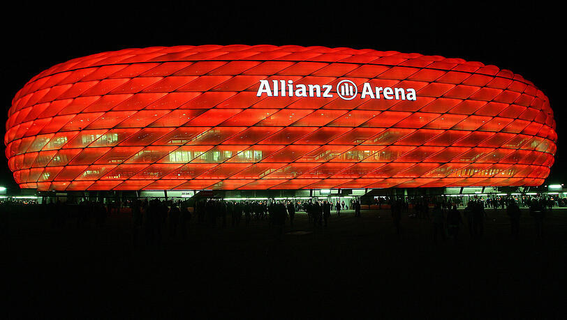 Leuchtet ab sofort nur noch in rot: die Allianz Arena in München-Fröttmaning.