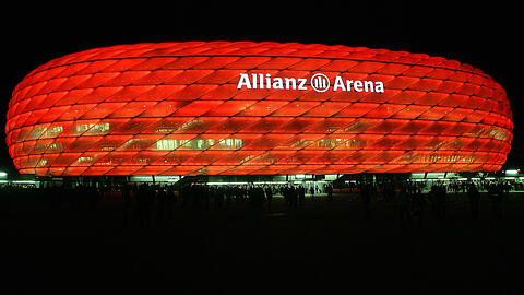 Leuchtet ab sofort nur noch in rot: die Allianz Arena in München-Fröttmaning.