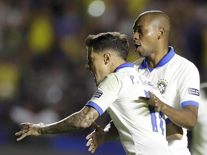 Der Brasilianer Philippe Coutinho (l) erzielte zwei Treffer für sein Team.
