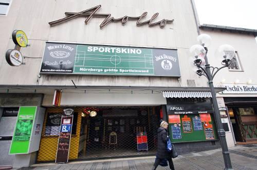 Der Tatort in der Vorderen Sterngasse: Im Erdgeschoss des Apollo-Kinos liegt die Kneipe &bdquo;Micha&rsquo;s Little Rock Club&ldquo;.