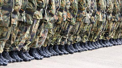 Könnte Deutschlands größter Vermieter Vonovia auch Wohnungen für Soldaten bereitstellen? Ja, sagt Konzernchef Rolf Buch. (Archivbild)