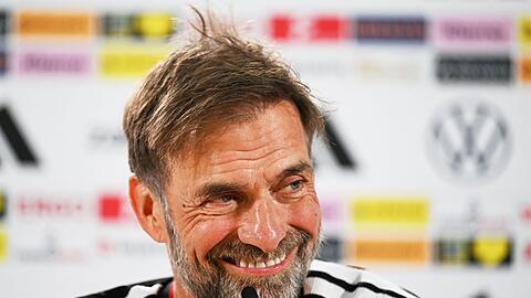 J&uuml;rgen Klopp zeigt sich vor seinem ersten Heim-L&auml;nderspiel gut gelaunt.