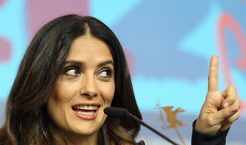 Salma Hayek stellt auf der Pressekonferenz den Film "As Luck Would Have It" vor.