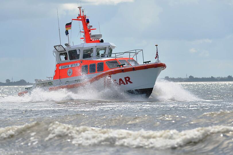 Das Seenotrettungsboot "Casper Otten" im Einsatz.