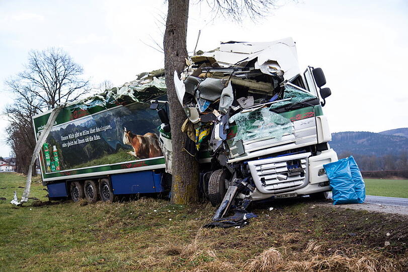 Die Bilder vom Lkw-Unfall in Anger.