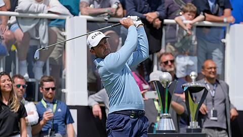 Golfer Charl Schwartzel kassierte in London mit dem Turniersieg ab.