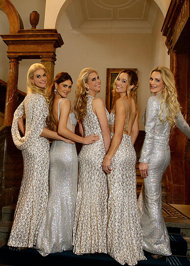 Designerin Natascha Grün mit Julia Haupt, Simone Felsinger, Christine Theiss und Julia Pohl