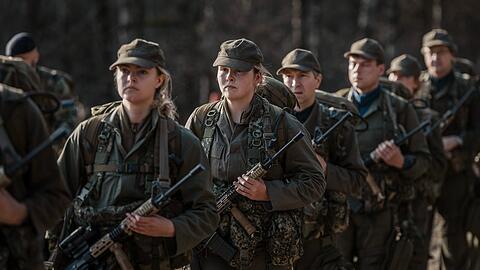 Kronprinzessin Amalia hat ihre militärische Basisausbildung abgeschlossen. Kronprinzessin Amalia hat ihre militärische Basisausbildung abgeschlossen.