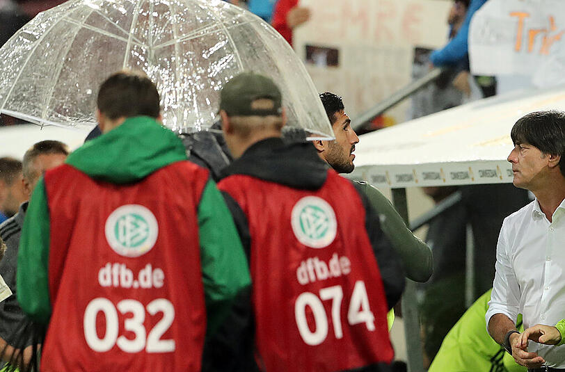 Ein heftiges Unwetter mit Regen und Hagel in Augsburg wurde (fast) zum Spielverderber beim EM-Test zwischen Deutschland und der Slowakei. Die Bilder.