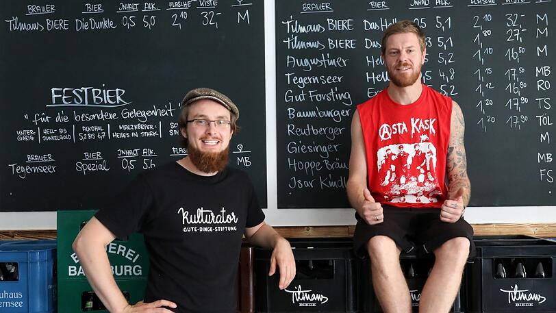 Max Heisler (li.) und Tilmann Ludwig verkaufen Bier in allen Darreichungsformen: gezapft und in der Flasche.