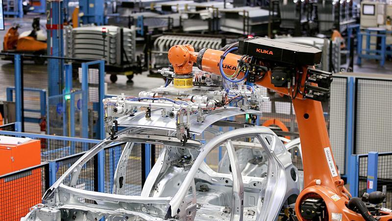 Roboter des Roboterbauers Kuka bauen. Foto: Oliver Berg/dpa Roboter des Roboterbauers Kuka bauen. Foto: Oliver Berg/dpa