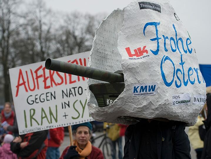 Münchner demonstieren gegen Krieg und Gewalt.