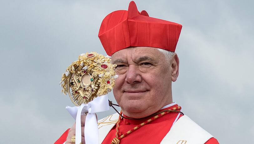 Ein Mann der Tradition: Kardinal Müller beim Kötztinger Pfingstritt 2016. Ein Mann der Tradition: Kardinal Müller beim Kötztinger Pfingstritt 2016.