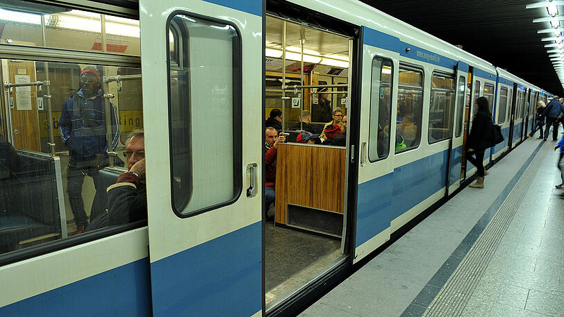 Auf der U6 müssen sich die Fahrgäste für drei Tage auf Einschränkungen einstellen. (Archivbild)