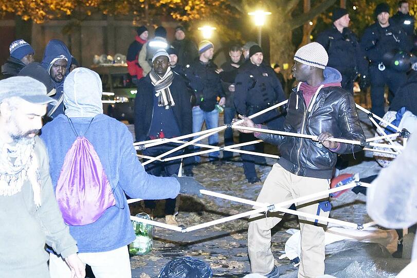 Am Freitagabend räumte die Polizei das Flüchtlingscamp am Sendlinger Tor. Die Bilder vom Einsatz.