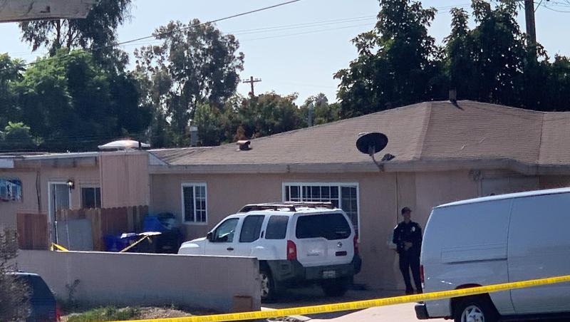 Ermittler der Polizei vor dem Wohnhaus in San Diego. Ermittler der Polizei vor dem Wohnhaus in San Diego.