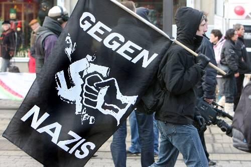 Antifaschistischer Demonstrant