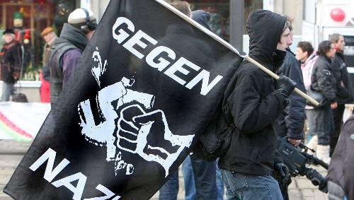 Antifaschistischer Demonstrant Antifaschistischer Demonstrant