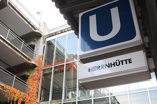 In diesem Parkhaus an der U2 wollte der 33-Jährige die junge Frau missbrauchen.