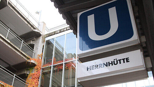 In diesem Parkhaus an der U2 wollte der 33-Jährige die junge Frau missbrauchen. In diesem Parkhaus an der U2 wollte der 33-Jährige die junge Frau missbrauchen.