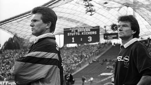 Jupp Heynckes (l.) am 5. Oktober 1991 im Olympiastadion. Rechts: Der damalige Co-Trainer Egon Coordes.