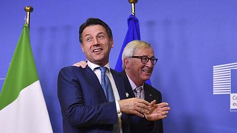 EU-Kommissionspräsident Jean-Claude Juncker (r) und Italiens Ministerpräsident Giuseppe Conte in Brüssel.