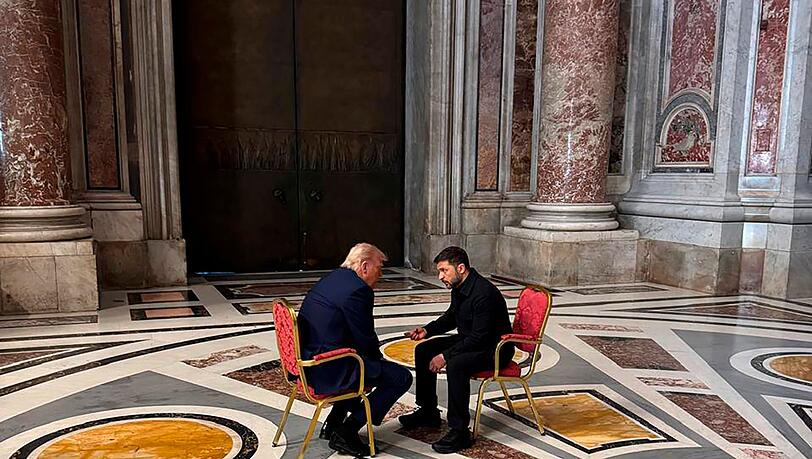 Trump und Selenskyj redeten zuletzt etwa am Rande der Trauerfeier für den verstorbenen Papst Franziskus im Vatikan. (Archivbild)