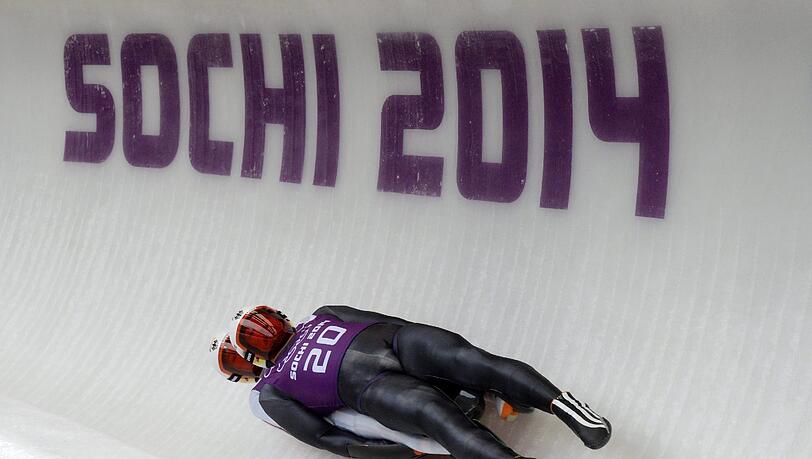 Tobias Wendl und Tobias Arlt im Eiskanal von Sotschi.
