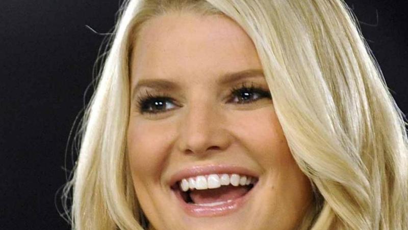 Jessica Simpson freut sich über ihre Neugeborene. Jessica Simpson freut sich über ihre Neugeborene.