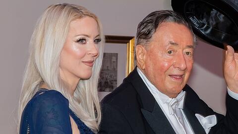 Richard "Mörtel" Lugner und sein Ex-Freundin "Bienchen" sind wieder ein Paar.