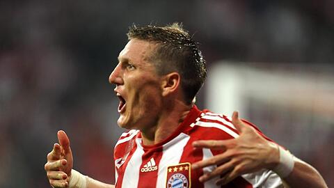 Bastian Schweinsteiger ist sauer. Der Bayern-Star ist von Nürnbergs Pinola auf dem Platz bespuckt worden