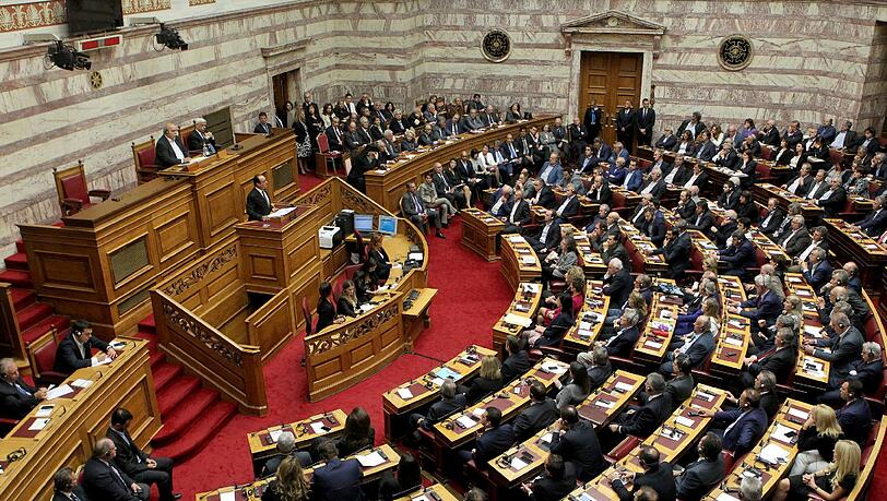 Athen hat angeblich erst 14 der 48 vereinbarten Schritte beschlossen. Athen hat angeblich erst 14 der 48 vereinbarten Schritte beschlossen.