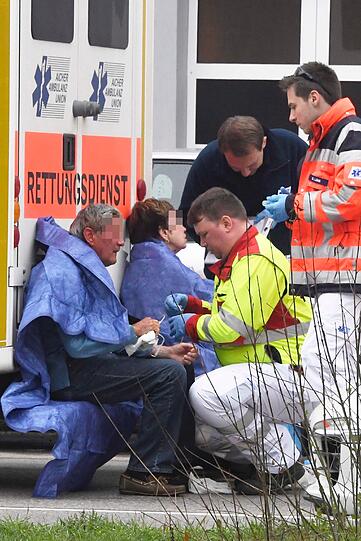 Großeinsatz in Harlaching: Die sechs verletzten Opfer wurden versorgt, die Polizei suchte nach den Tätern.
