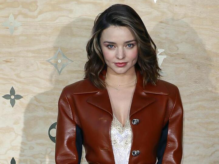 Miranda Kerr im Pariser Louvre 2017 bei einem Diner von Louis Vuitto.