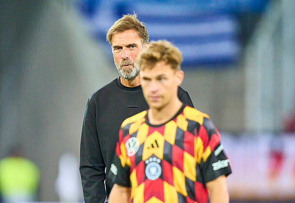 Bundestrainer Jürgen Klopp (l.) und Kapitän Kimmich. Bundestrainer Jürgen Klopp (l.) und Kapitän Kimmich.