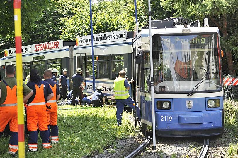 Eine Tram der Linie 19 ist am Dienstag an der Endstation St.-Veit-Straße entgleist.