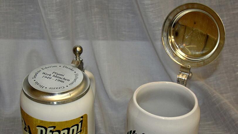 Im Erzählcafé wird auch die Geschichte dieser Pfannikrüge erzählt. Im Erzählcafé wird auch die Geschichte dieser Pfannikrüge erzählt.