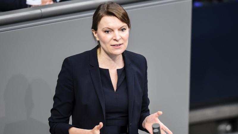 Emmi Zeulner (CSU) spricht bei einer Sitzung des Bundestags.