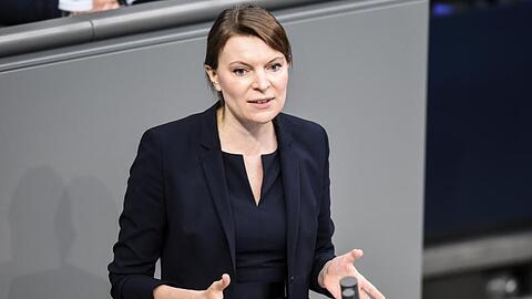Emmi Zeulner (CSU) spricht bei einer Sitzung des Bundestags.