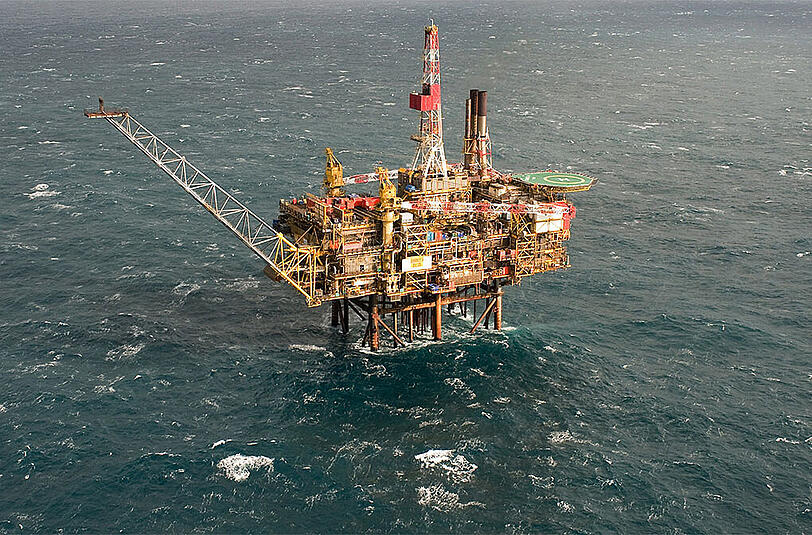 Benzin und Heizöl werden wieder teurer. Bild: Die Ölplattform Gannet Alpha in der Nordsee.