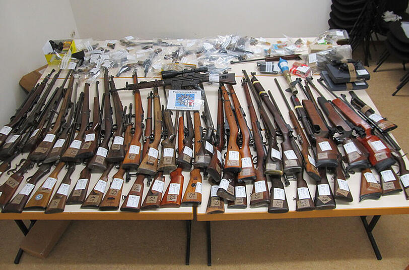 Diese Waffen hatte der Mann in Besitz - gerade mal sieben davon legal.