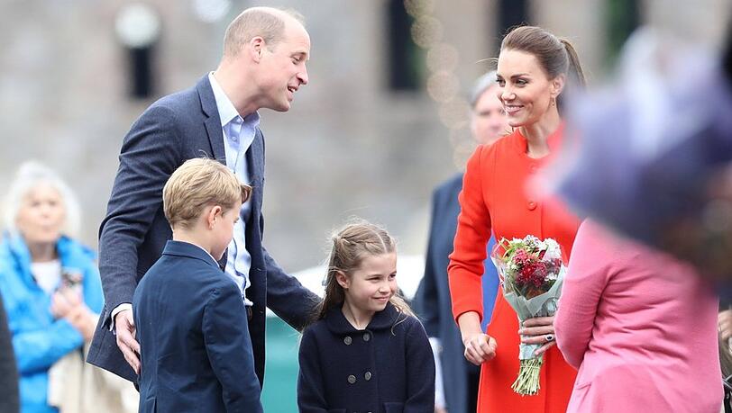 Prinz William und Herzogin Kate mit ihren Kindern George und Charlotte in Cardiff.