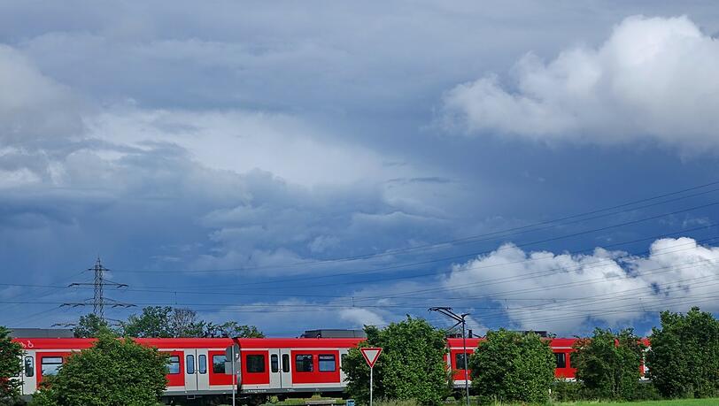 Am S-Bahnhof Unterhaching ist es zu einem tödlichen Unglück gekommen. (Symbolbild)