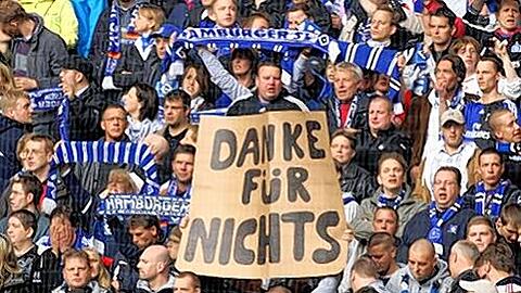 Die HSV-Fans drückten das aus, was die Club-Anhänger am Samstag bei der 0:4-Blamage dachten.