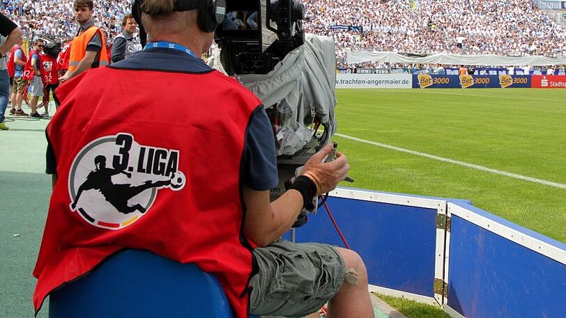 Das Bayerische Fernsehen zeigt wieder Livefußball aus der 3. Liga: KFC Uerdingen gegen TSV 1860. (Symbolbild)