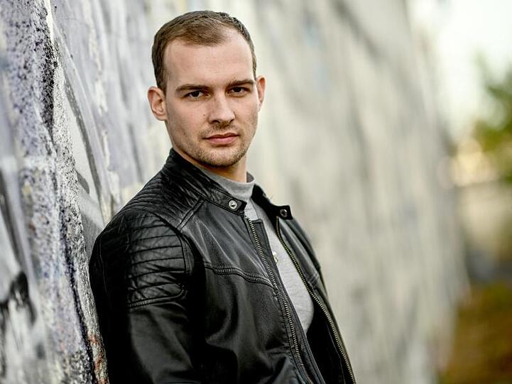 Eric Stehfest am Rande der Dreharbeiten zu "9 Tage wach".