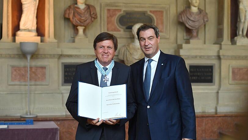 Professor Dr. Ulrich Walter erhält 2019 den Bayerischen Verdienstorden.